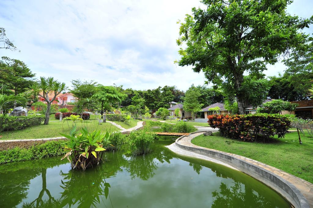 Dusit Talai Resort Nong Nam Daeng Exterior photo