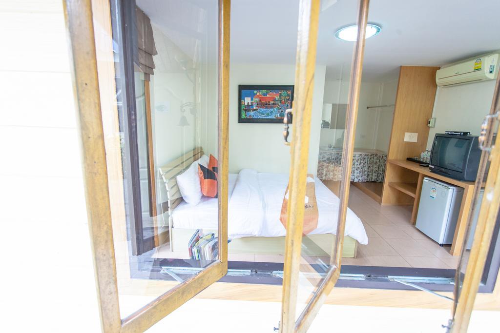 Dusit Talai Resort Nong Nam Daeng Exterior photo