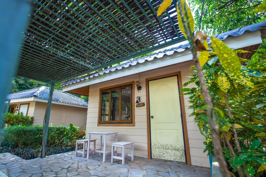 Dusit Talai Resort Nong Nam Daeng Exterior photo