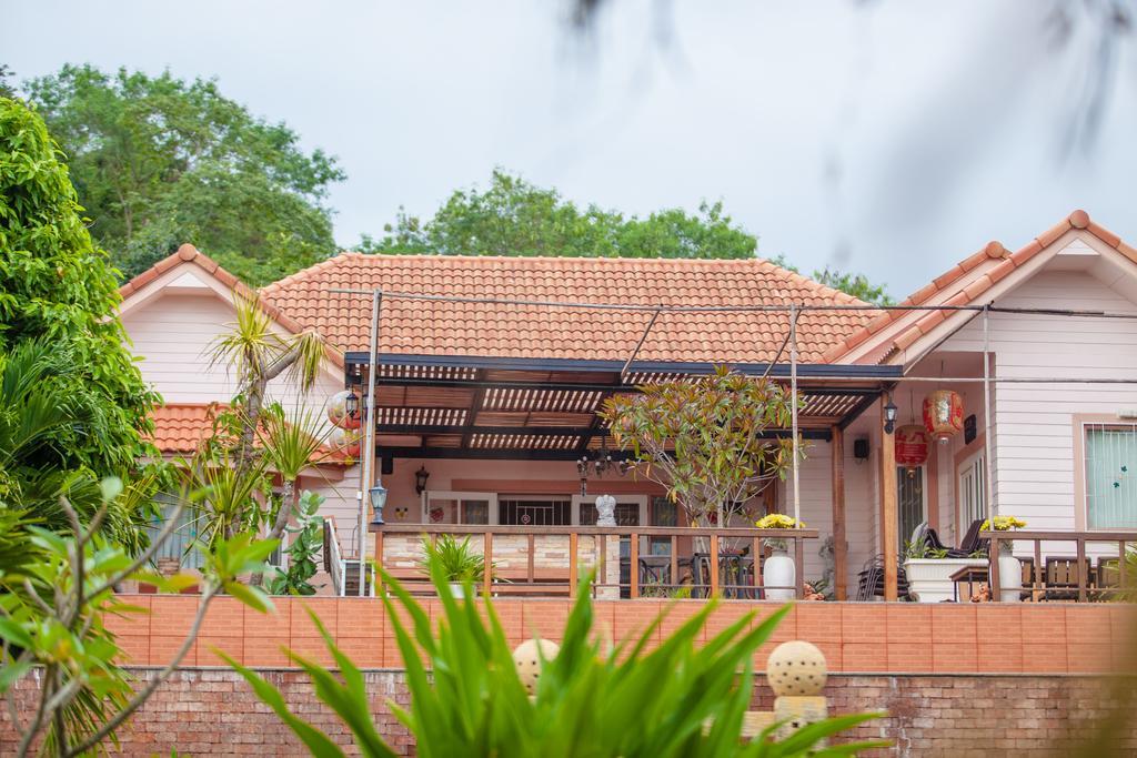 Dusit Talai Resort Nong Nam Daeng Exterior photo