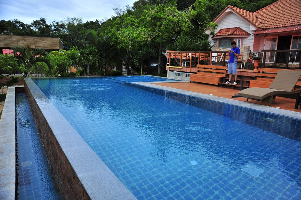 Dusit Talai Resort Nong Nam Daeng Exterior photo