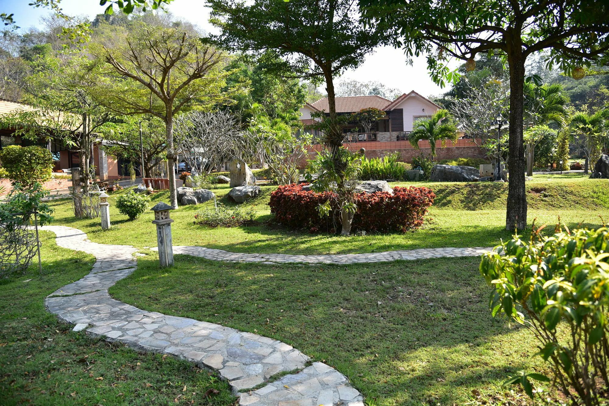 Dusit Talai Resort Nong Nam Daeng Exterior photo